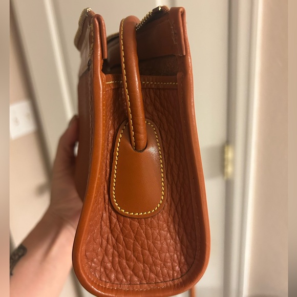 Dooney & Bourke small vintage Crossbody Bag - Picture 4 of 4